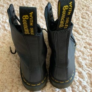 Dr Martins Pascal Boots-Size 7